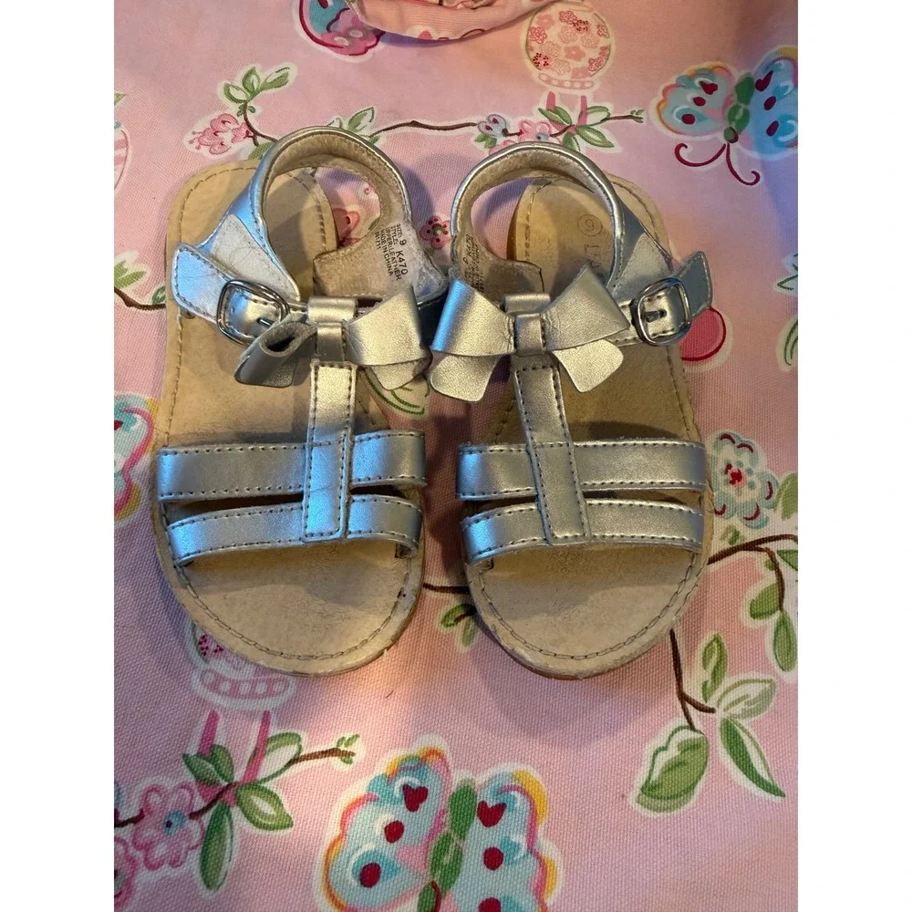 L'Amour Girls Silver Leather Bow T-Strap Sandals Size 9 K470 Metallic Shoes